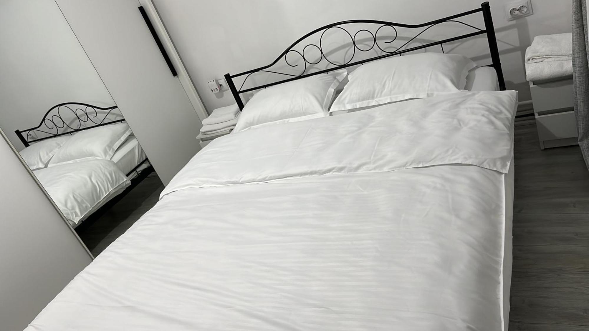 Home Sweet Home Apartment With 3 Rooms Buzău Buitenkant foto